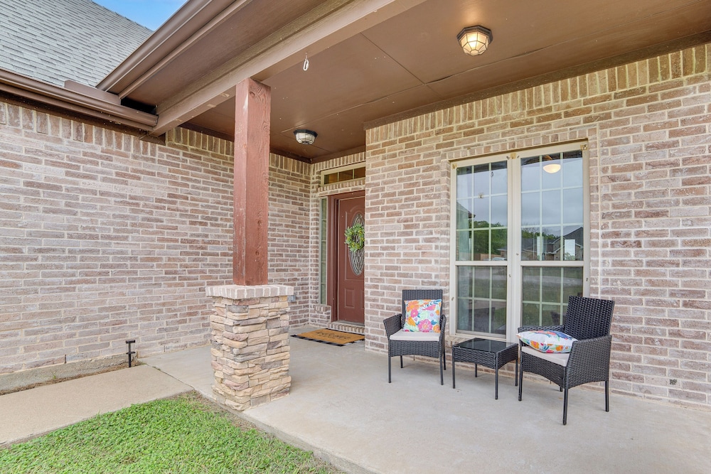 10 Mi to Lake Tawakoni: Family Wills Point Getaway
