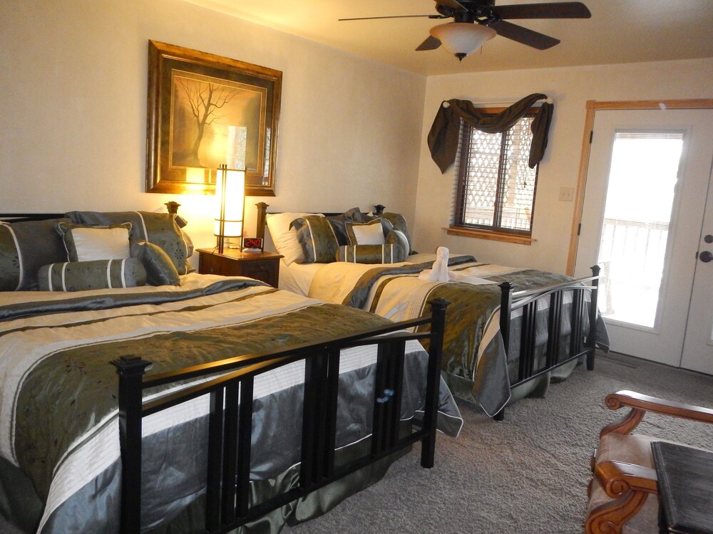 Lake view three bedroom, three bath cottage with private hot tub overlooking Lake Ouachita. by RedAwning view 3