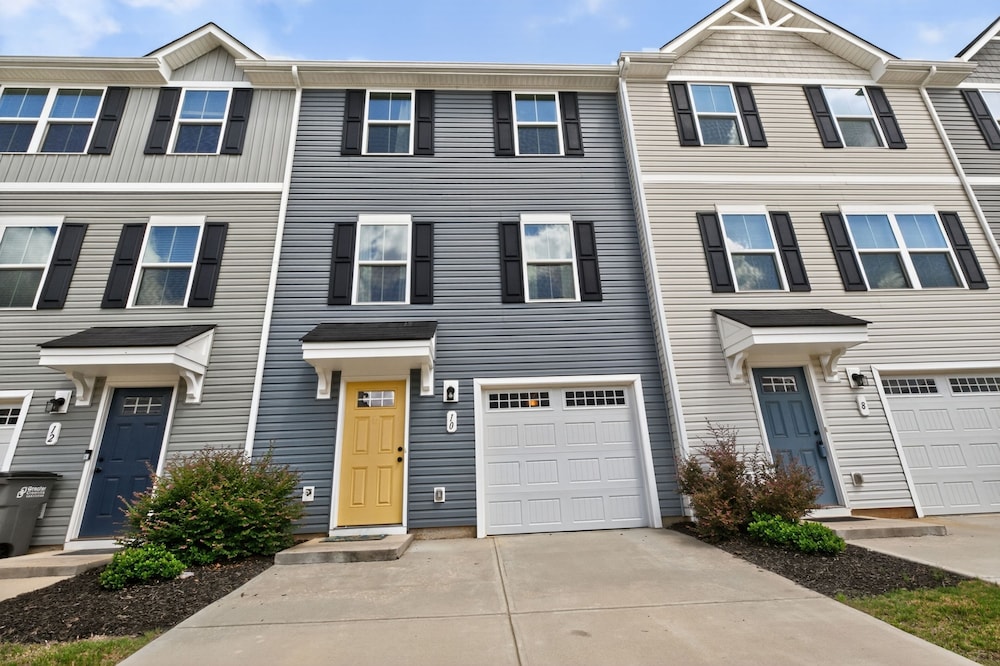 Modern Downtown Retreat Near Swamp Rabbit Trail 4 Bedroom Townhouse