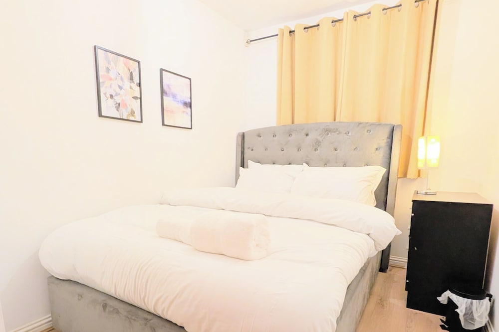 2 Bed - Sleeps 4 - Free Parking - 5 Min to Centre