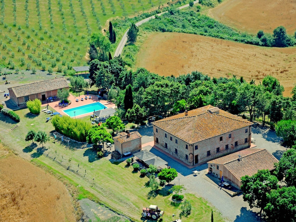 Apartment in Tuscany With Pool & BBQ