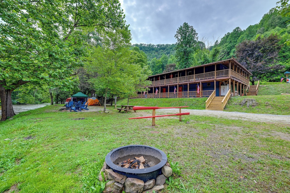 Riverfront Smokies Retreat ~ 14 Mi to Railroad! view 3