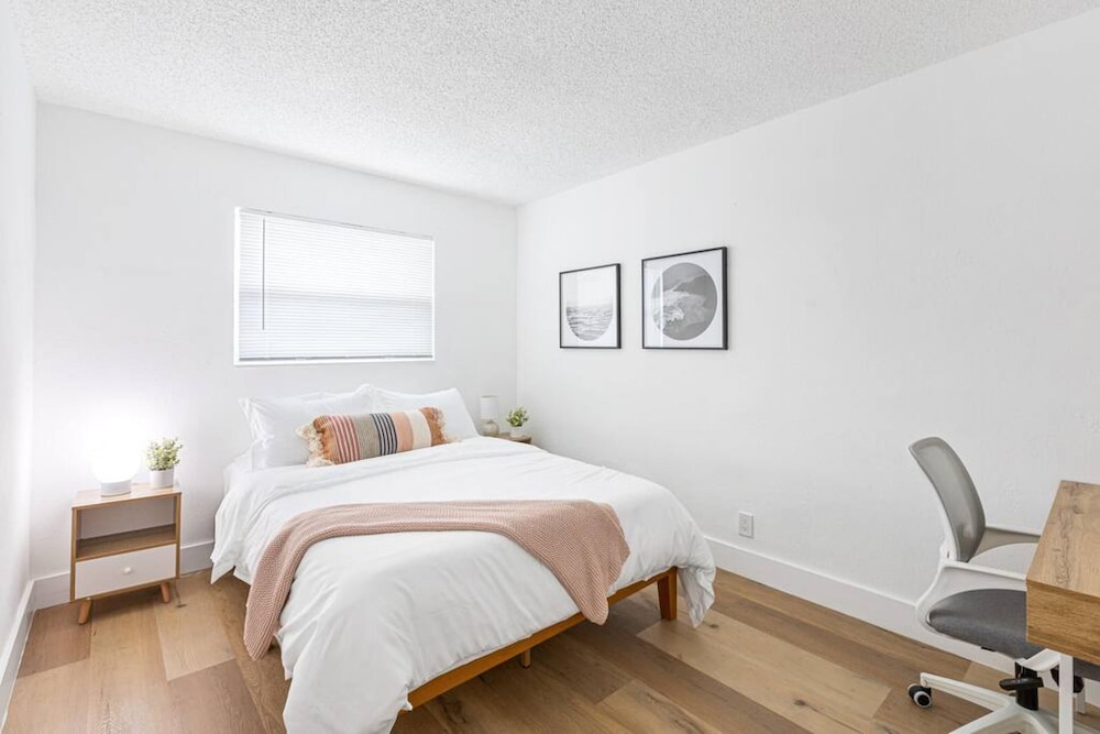 Musicians Lounge - 2 BR With Parking Asssigned