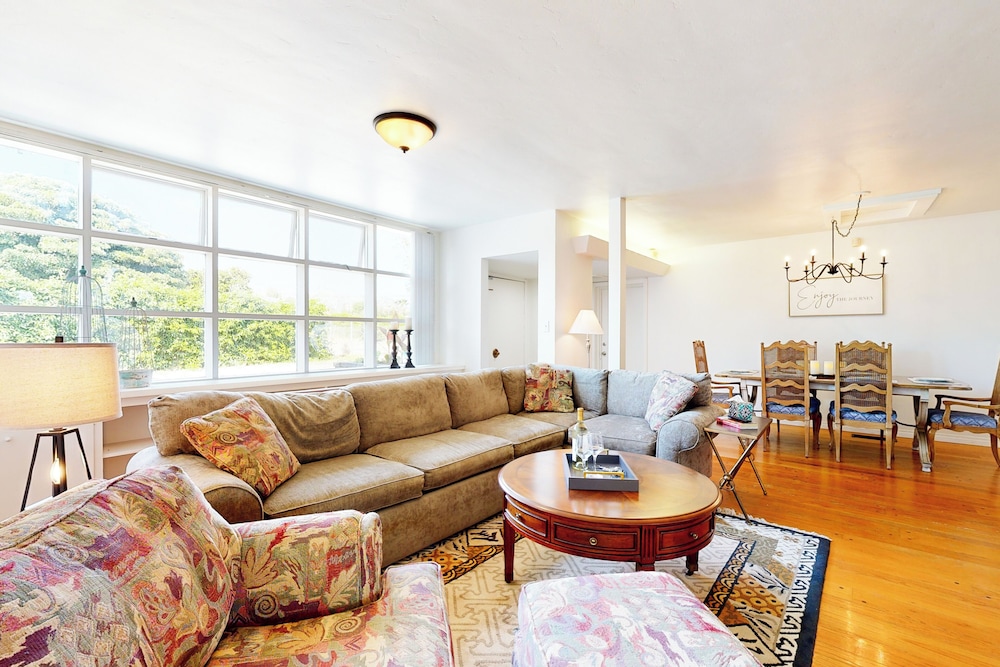 Two Dog-friendly Home, Close to Wine Country