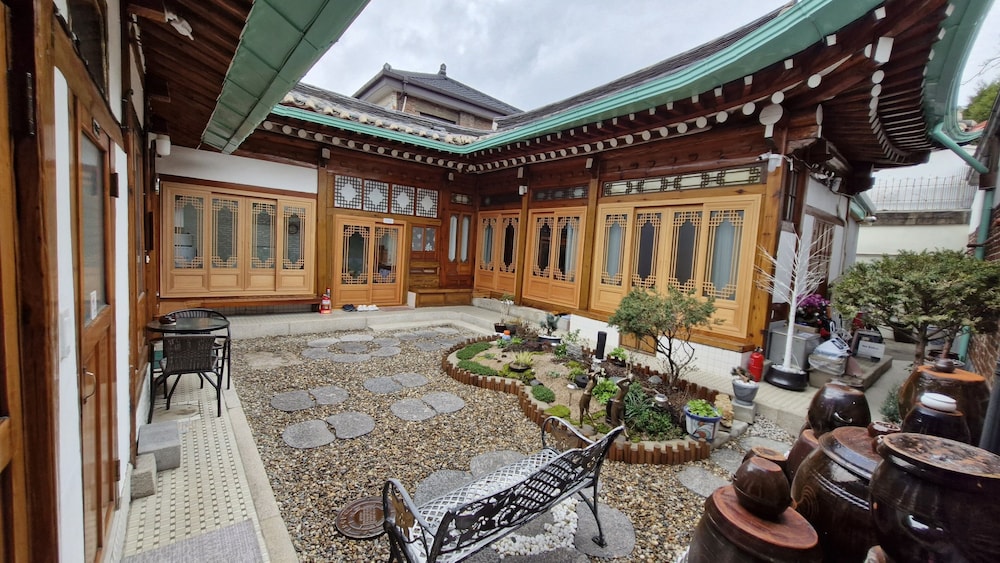 Leedo Hanok