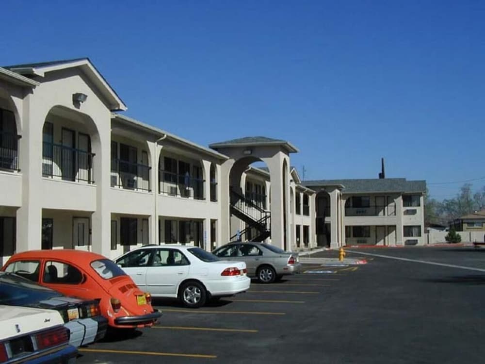 American Inn & Suites