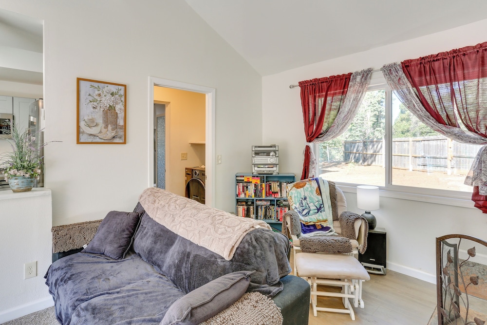 Private Horse Stall: Unplug at Shingletown Home!