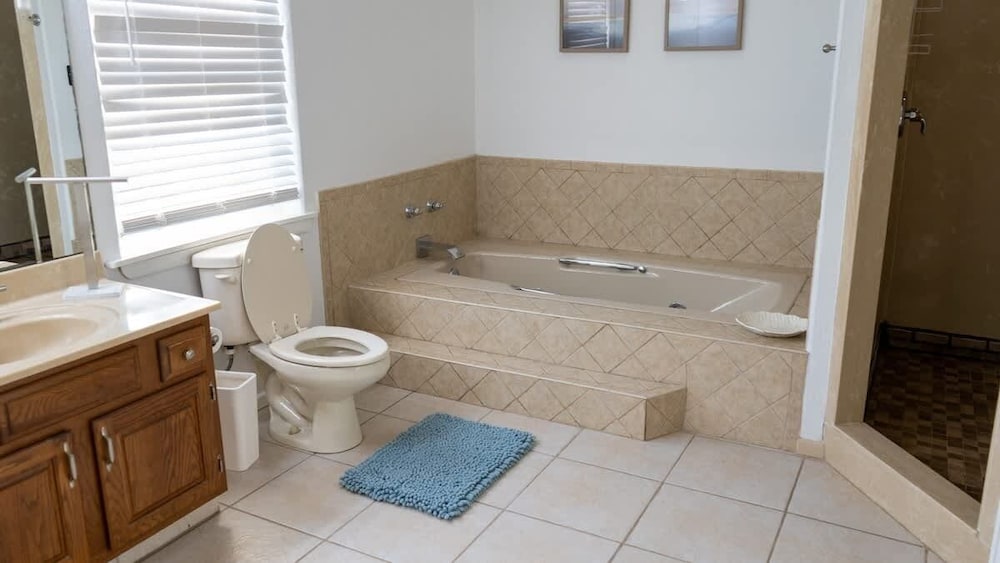 Fun Retro Island Vibe Sleeps 17 Beach 1 Block 4 Bedroom Home