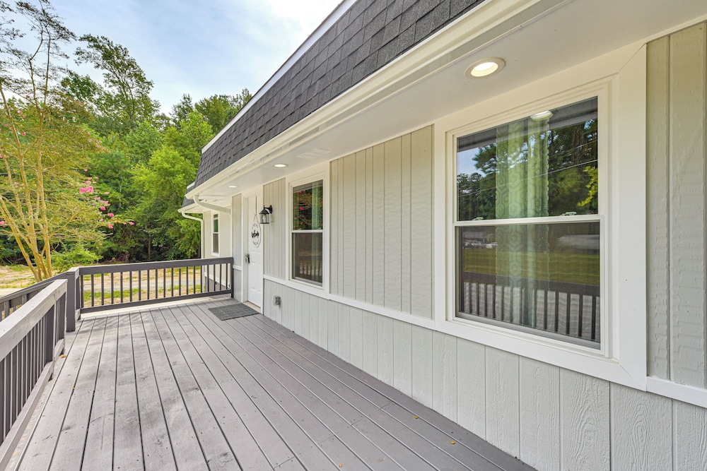 Private Deck & Yard: Home 3 Mi to Dtwn Sanford!
