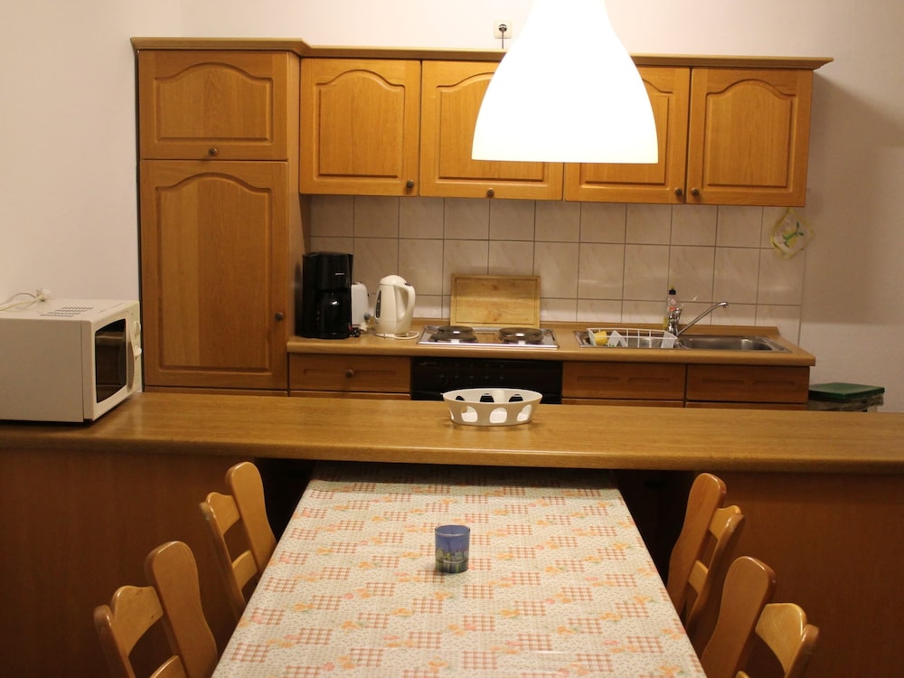 Geraeumige Ferienwohnung mit Terrasse in Kluetz view 4