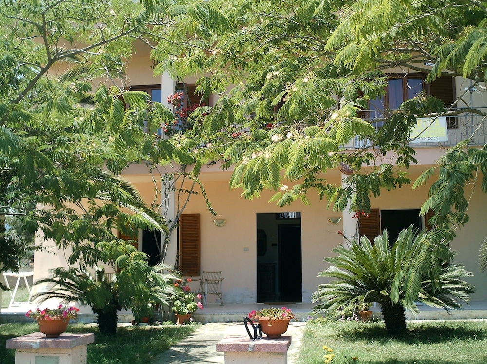 Albaruia BeB photo 1