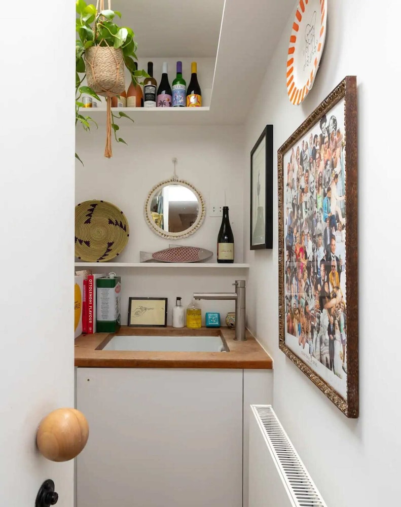 Beautiful 2 Bedroom Townhouse With Garden in Kentish Town