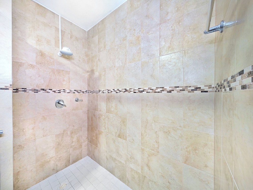 YC 1701l Apartamento 2 BDR Av Balboa