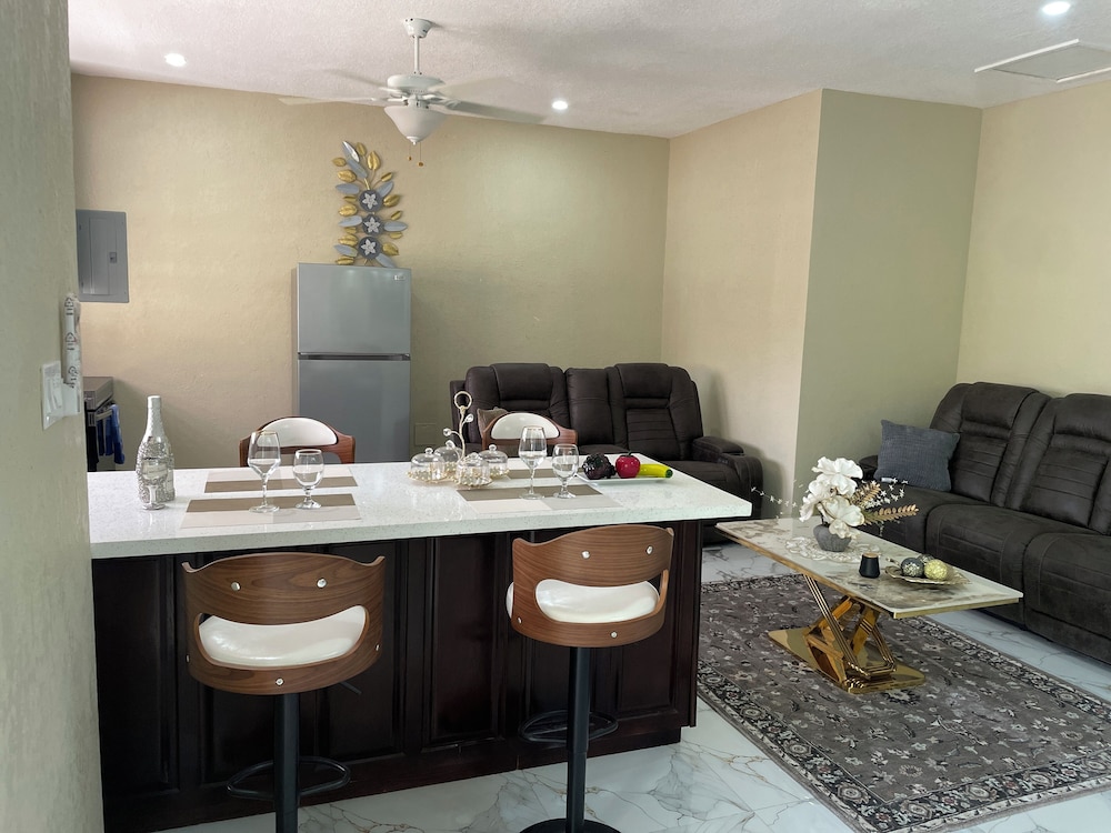 360 Rokview Suites