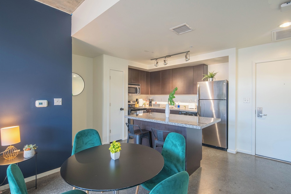 ROVE LIVING/KL - Roosevelt Point