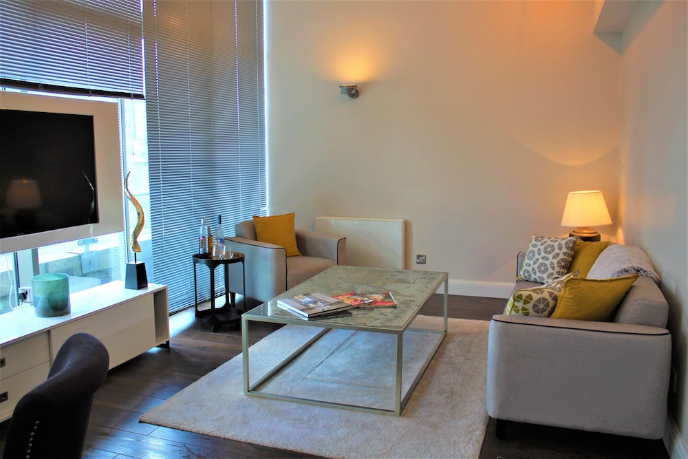 One Bed Penthouse Apartment in City Road