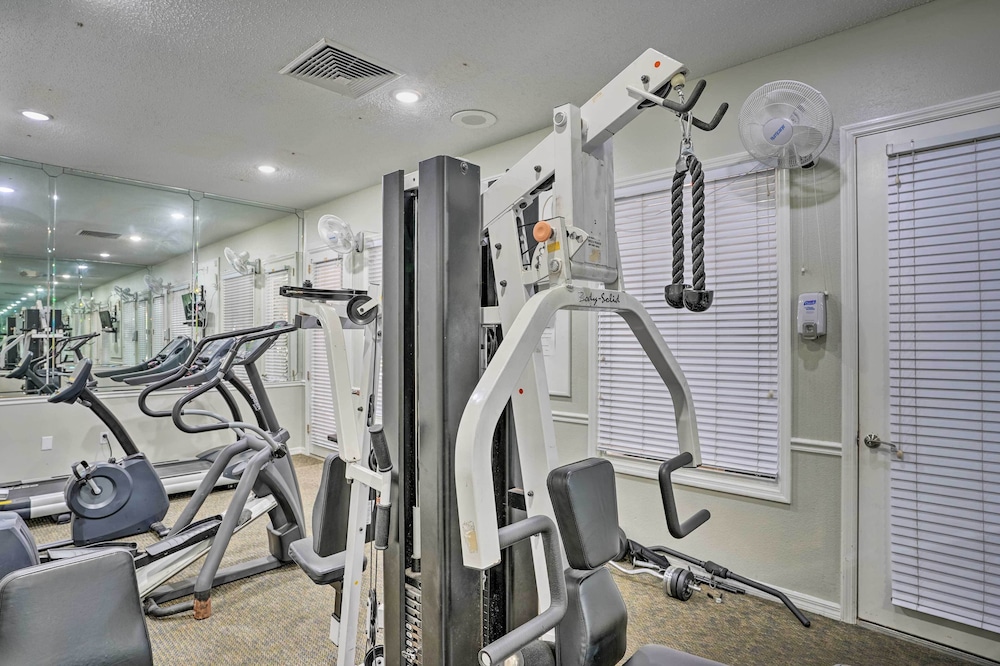 Pool Access: Family-friendly Poinciana Condo!