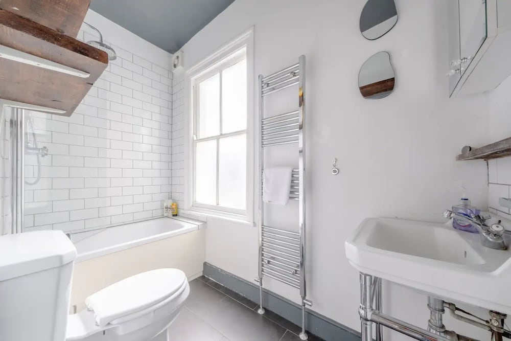 Lovely 3 Bedroom Apartment in Clapton With Garden