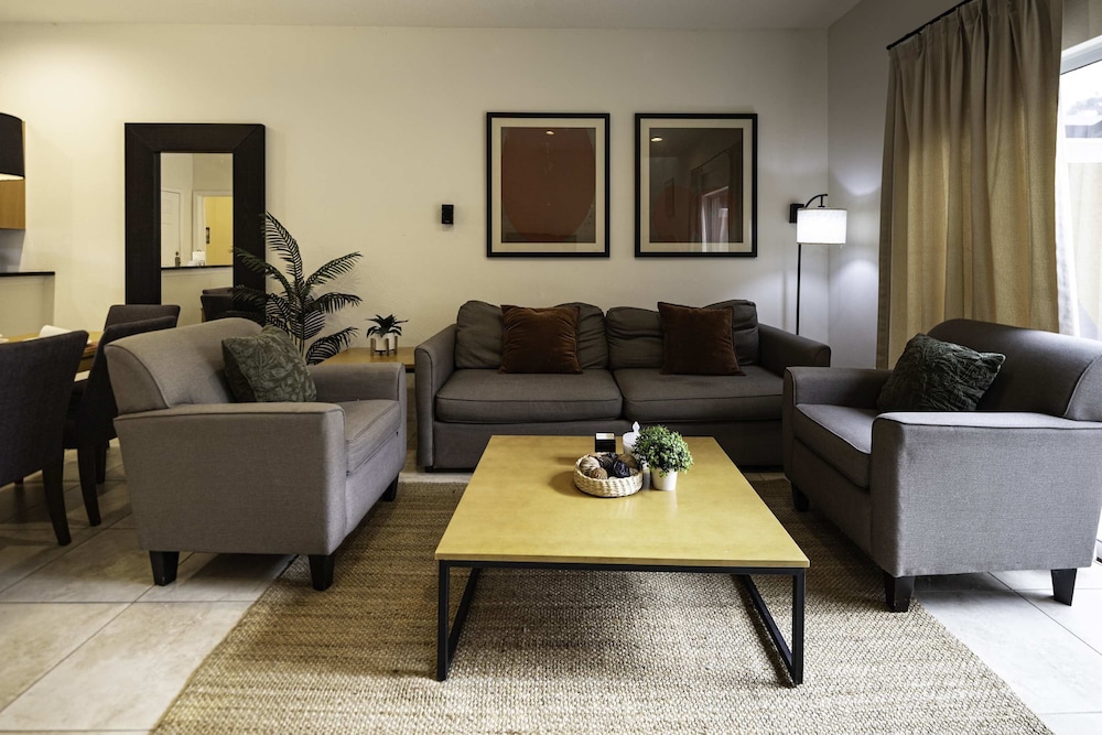 10 Min to Disney Cozy Townhome Jacuzzi