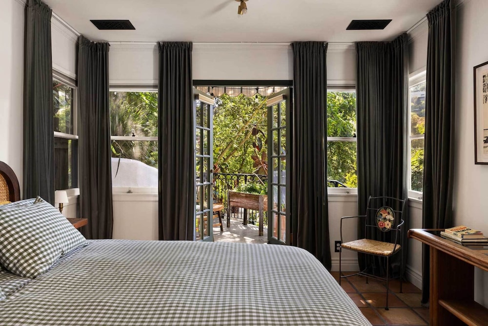 Hollywood Hideaway by Boutique