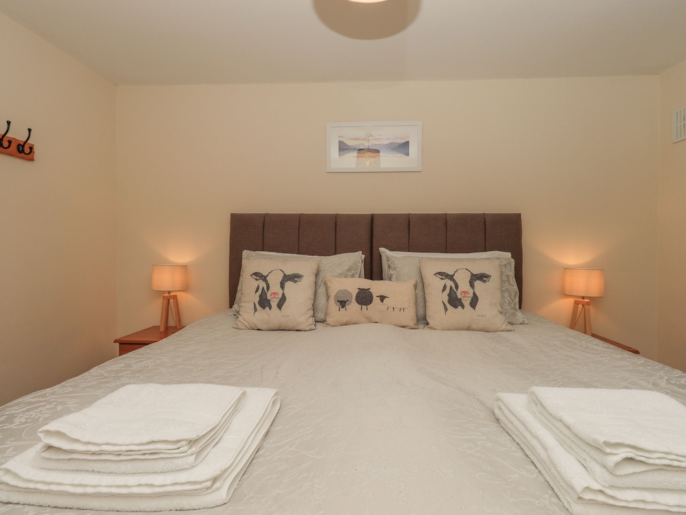 Howes Beck Cottage view 5