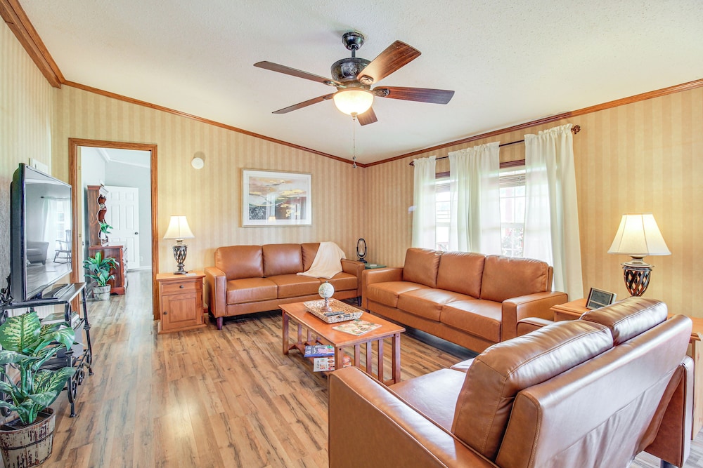 Large Private Yard: Home 16 Mi to Fall Creek Falls