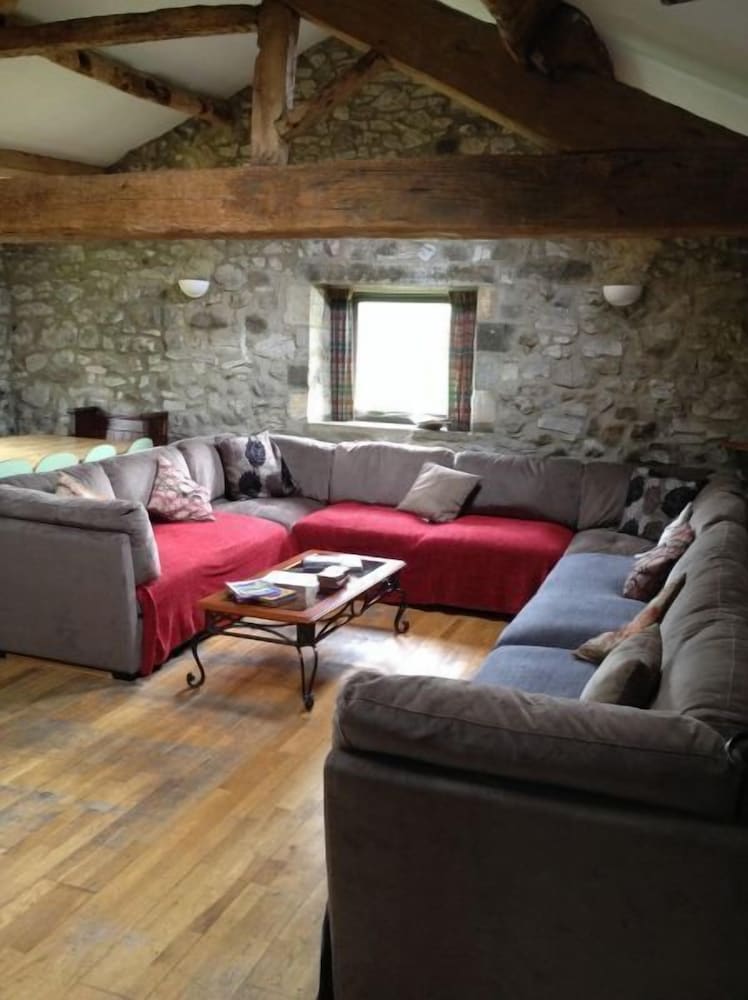Skirfare Barn
