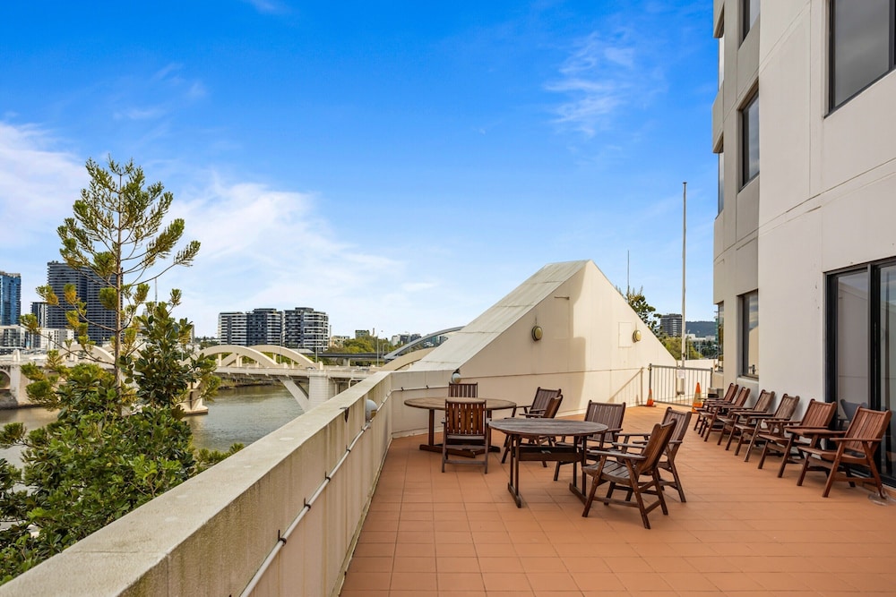 Central Brisbane Studio With Stunning River Views