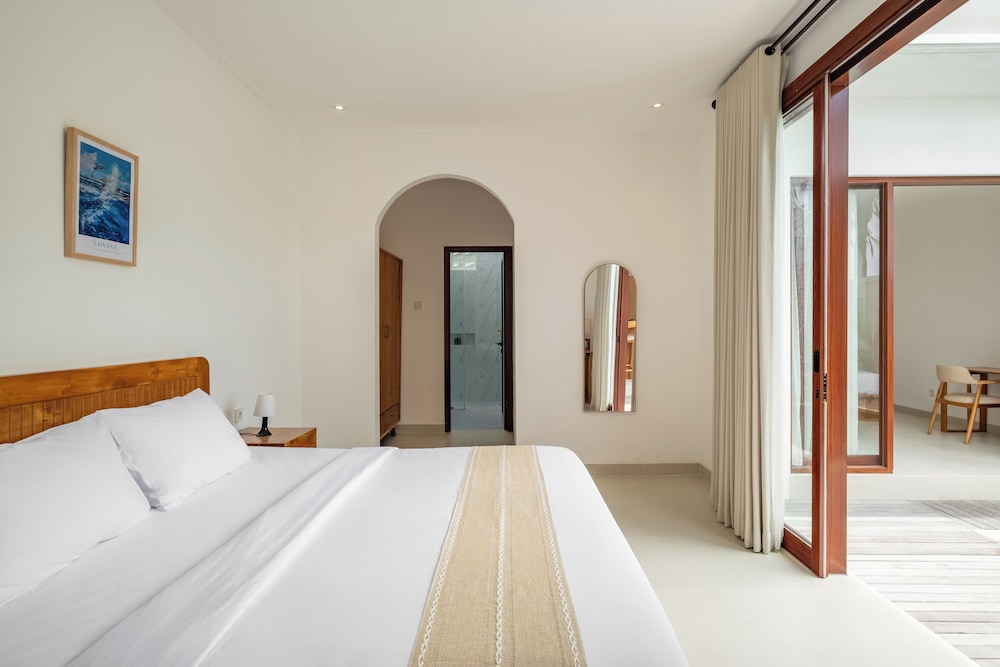 Serene Tropical 2BR Villa in Nyanyi with Private Pool