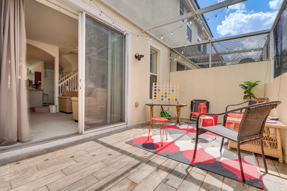 10 Mi to Disney World: Townhome w/ Community Pool!