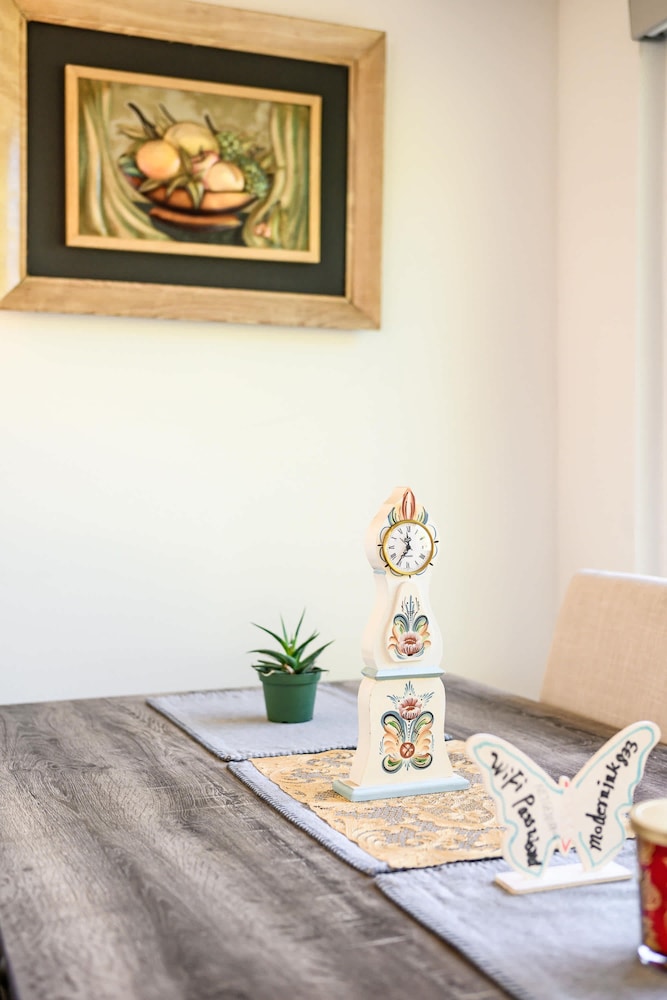 Cozy Stylish Home Spacious Fully Equipped Stay