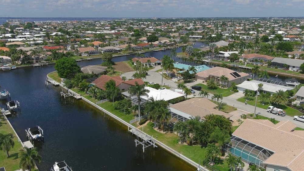 Punta Gorda Isles 3 Bedroom Private Pool+Spa Home on Canal 3 Home