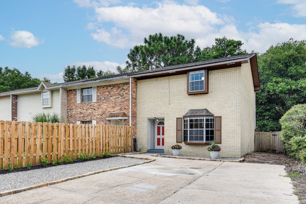 2 Mi to Garniers Beach Park: Pet-friendly FWB Home