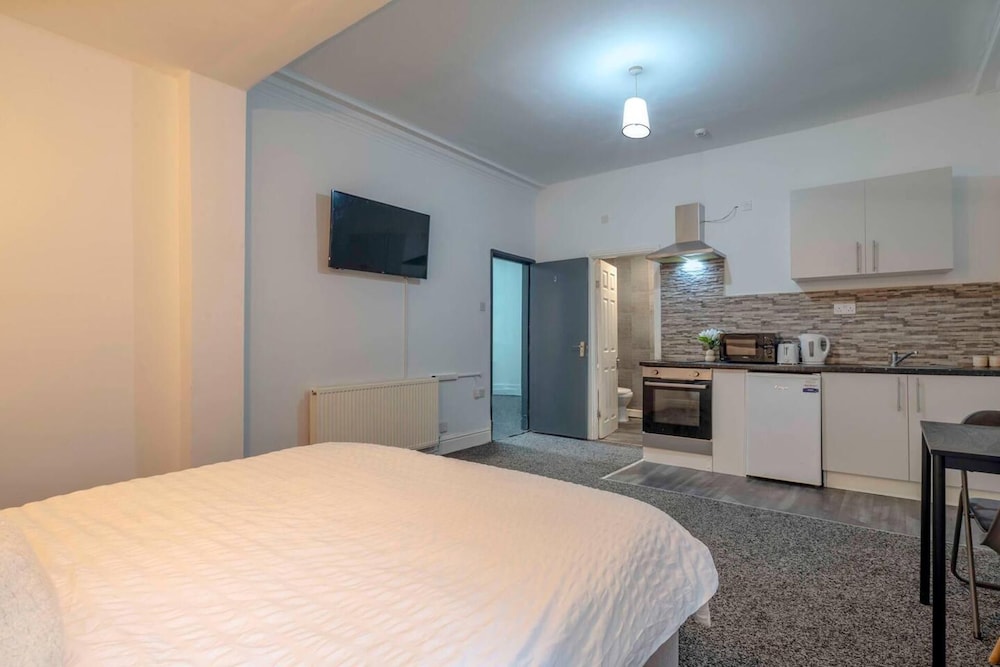 Stunning 1 Bed Studio3 in Coventry view 3