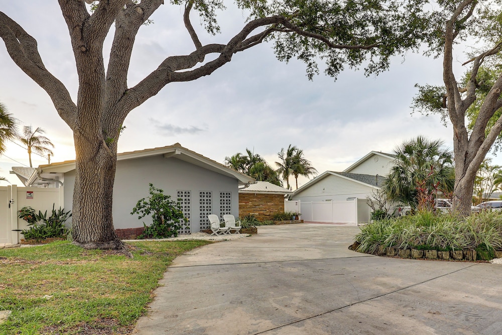 Ocean View, Pool & Boat Dock: Indian Rocks Retreat