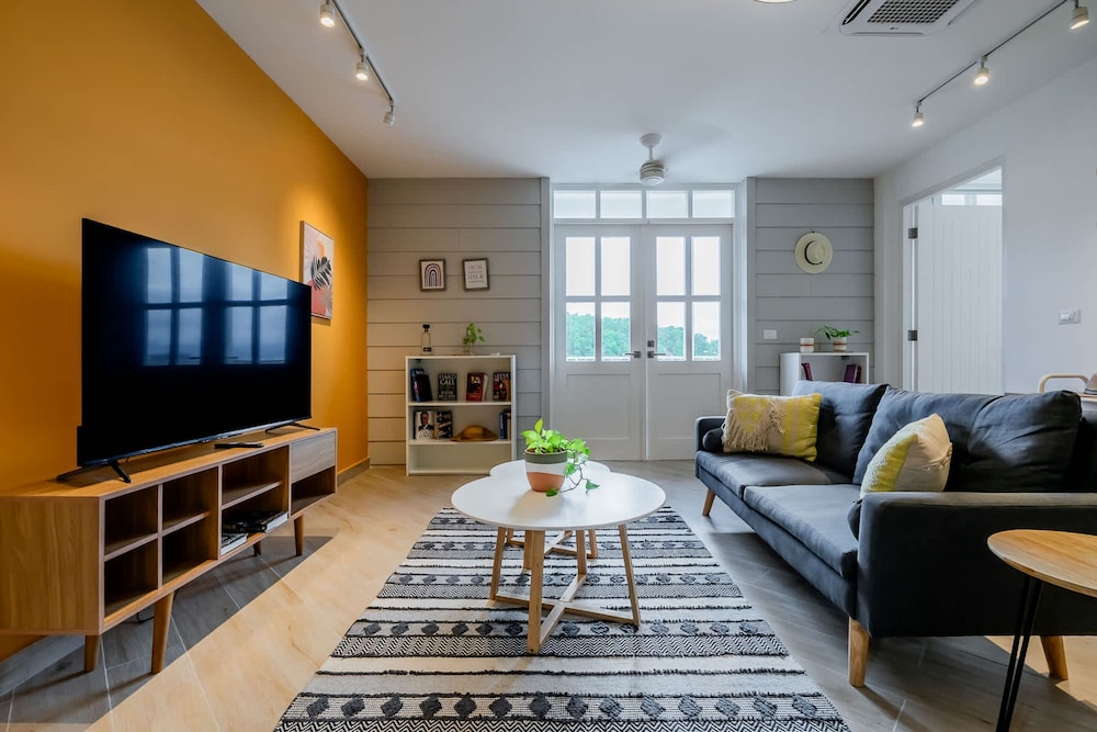 w Warm 1BR With Balcony in Panama