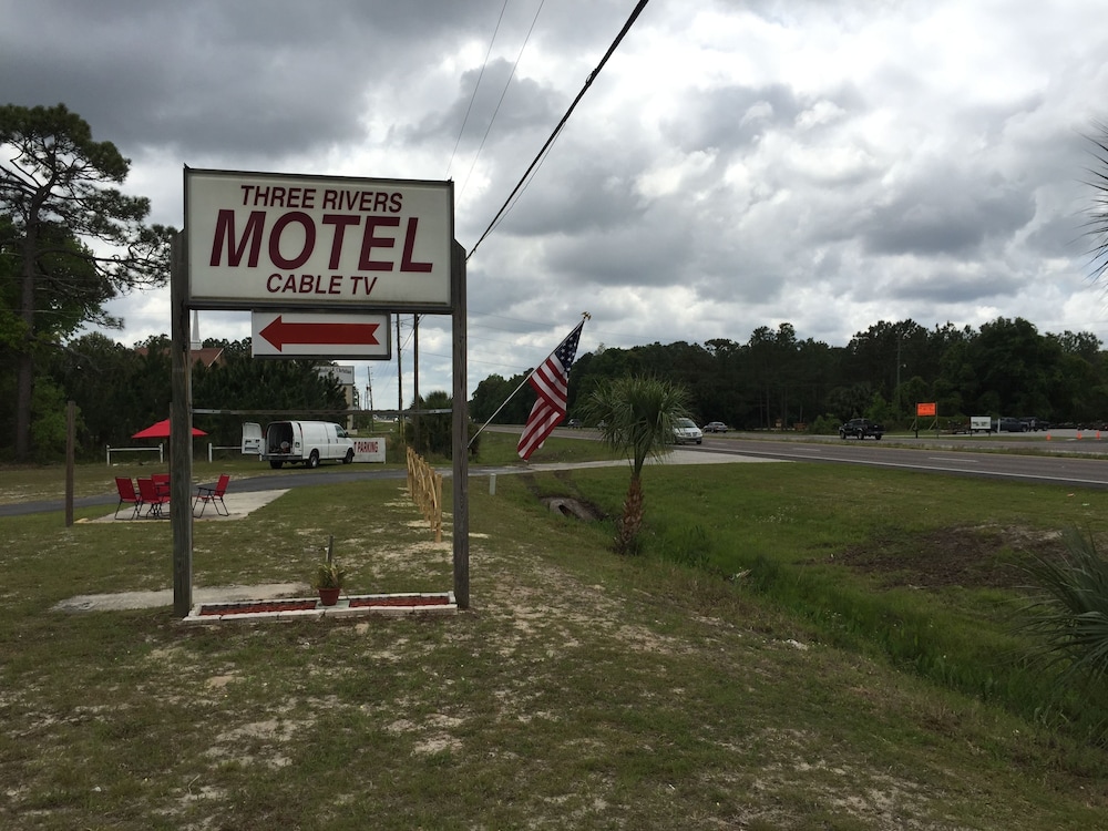 Three Rivers Motel - Property Image 5