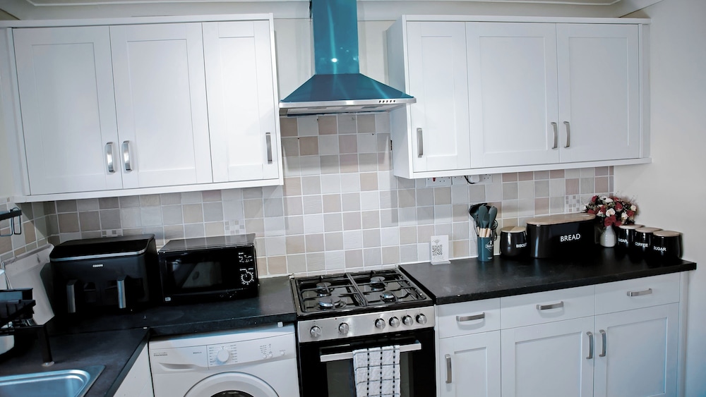 Tranquil 3B House- Sleeps 6, Garden & Free Parking