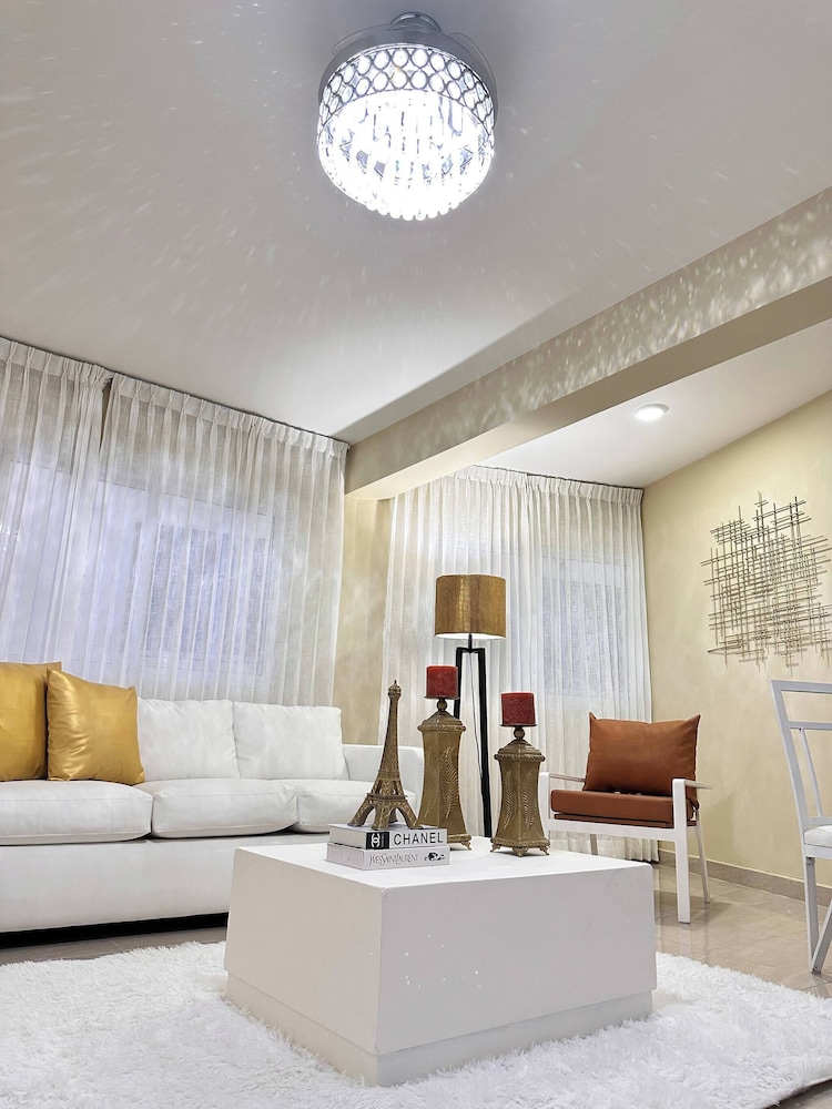 Family apt Centric Near Historic Center Boardwalk