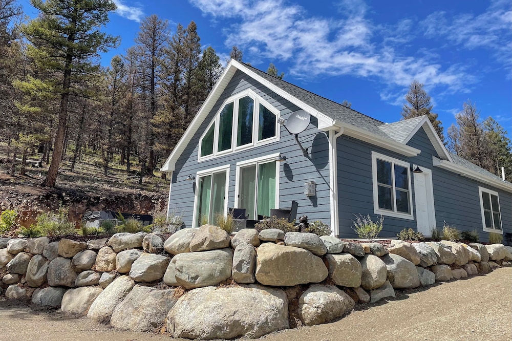 Fairplay Family Cabin on 2 + Acres! 25-0283