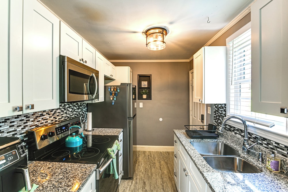 7 Mi to Dtwn: Apt w/ Spacious Yard in Nashville