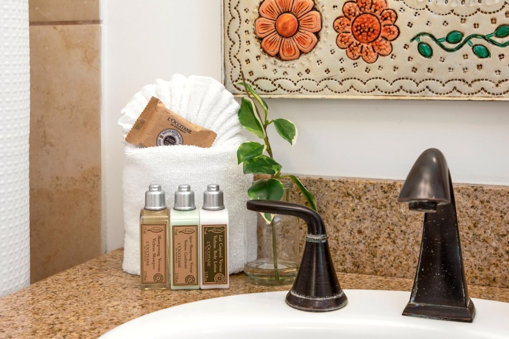 KBM Resorts Free CAR International Colony Club 2-bedroom Cottage, True Essence of Hawaii! Icc-11