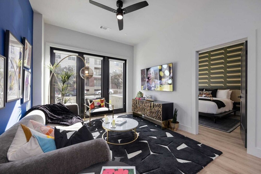 Sleeps 42 7 Modern Midtown Apartments w/ Gym + Pool Walkable to Shops & Eats