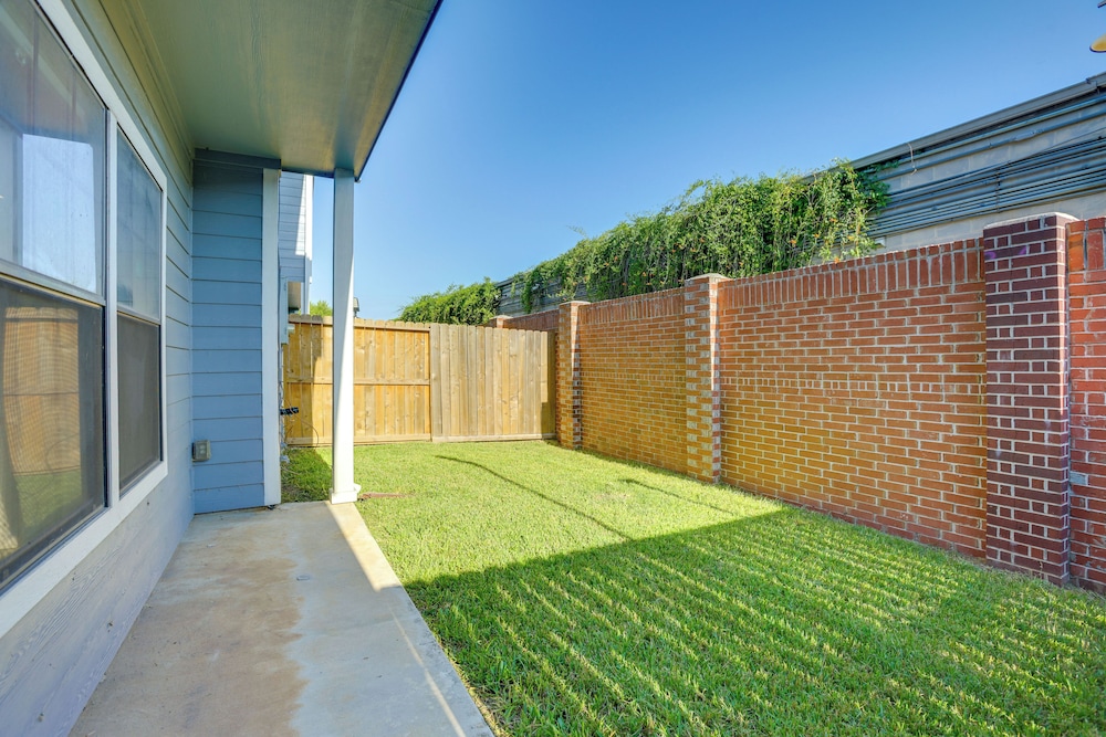 Pet-friendly Duplex Unit in Southwest Houston