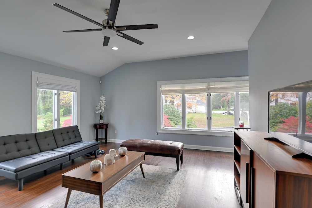 Gold Coast Getaway! Upscale Apt Near New Canaan