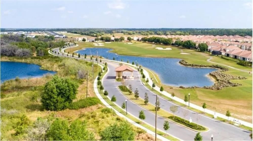 8967 CC - Cozy 5 Bed Home With Private Pool