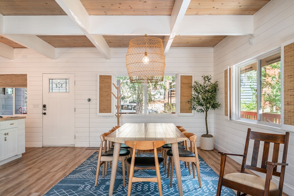 Oak and Luna by Avantstay Beautiful Big Bear Home w Hot Tub Home Theatre Ping Pong