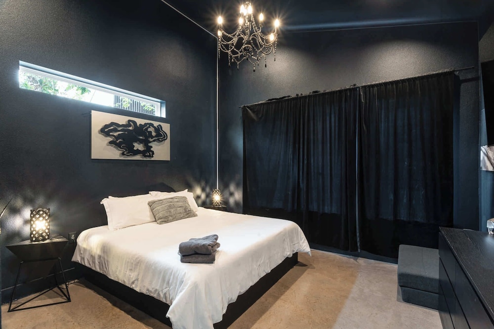 Stylish 4BR Home w Pool Hot Tub Near Downtown