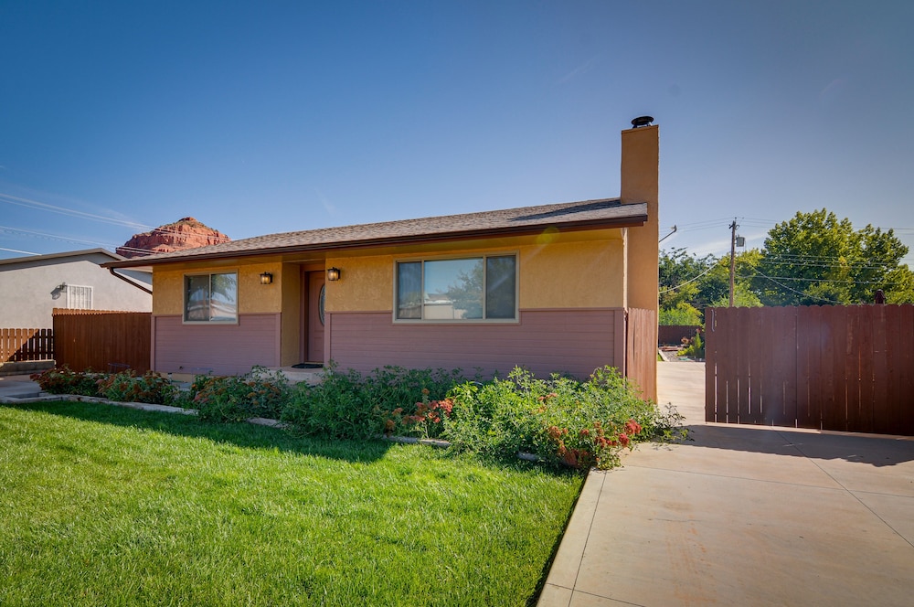 Pet-friendly Kanab Getaway w/ Patio & Grill! view 3