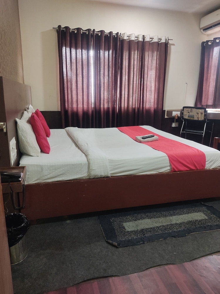 Holiday Inn Guest House